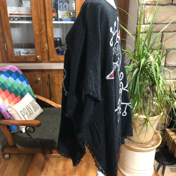 DILEMMA NEW YORK BLACK FRINGED COTTON RSYON BLEND BURLAP TOP FRINGED EDGES EUC - Picture 3 of 4